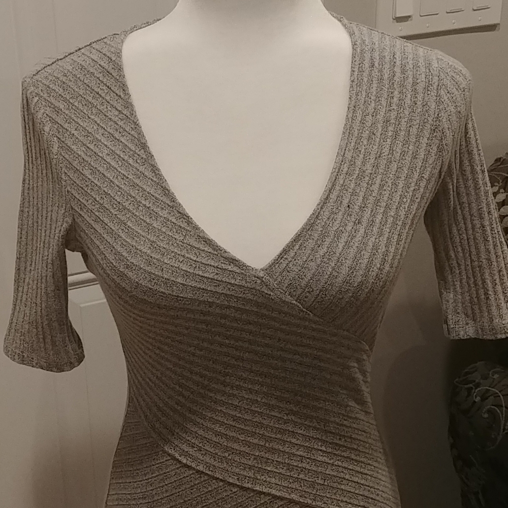 ⭐️CLOSET CLOSE OUT⭐️
Candie's Sexy Curve Hugging Dress
Size X-Small - Picture 4 of 10